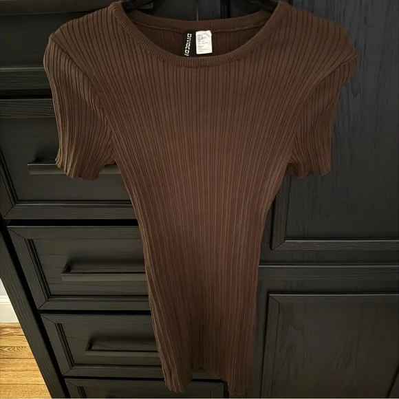H&M Chocolate Ribbed Dress - Picture 2 of 3